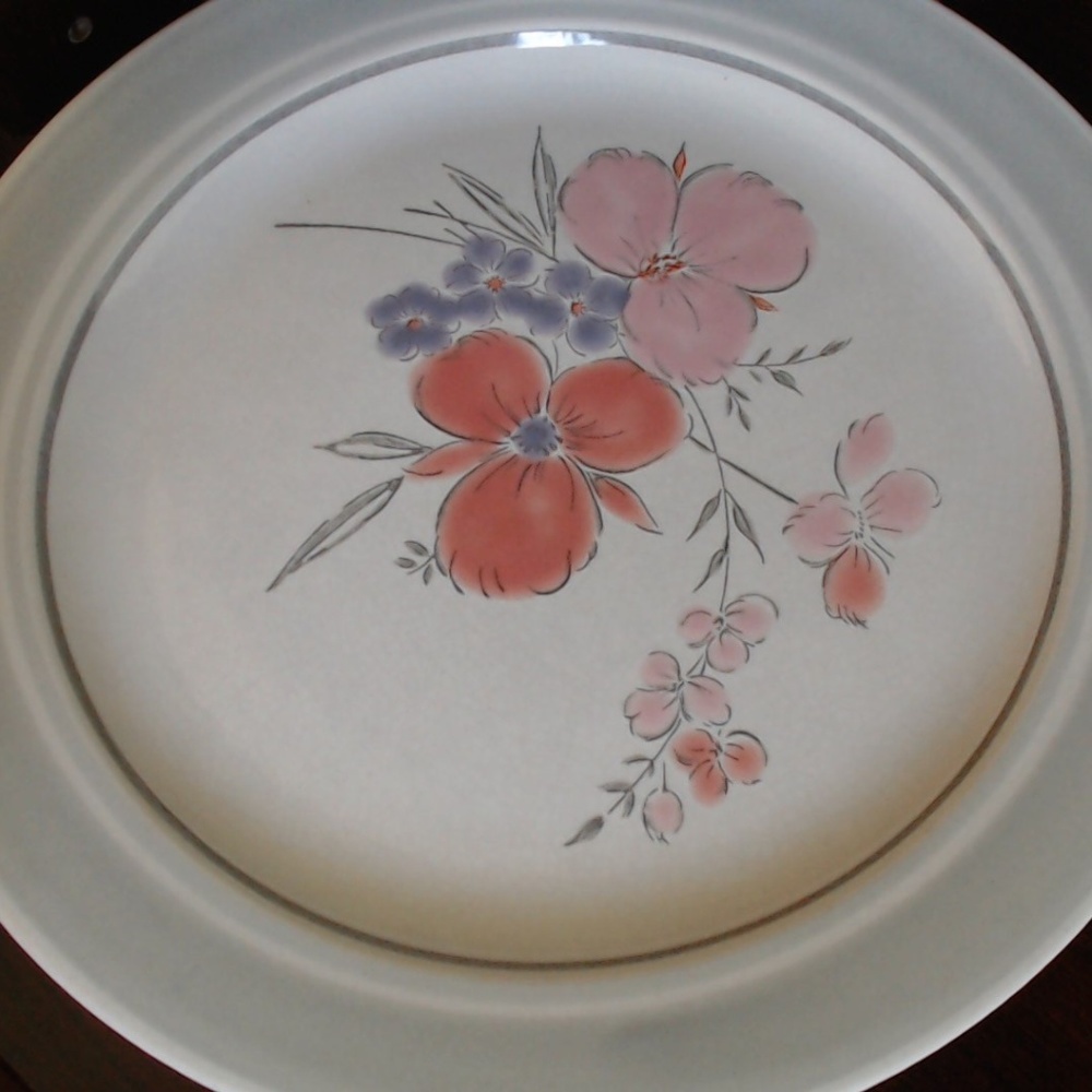 Vintage Galleria Stoneware DInner Plate 1 of 4